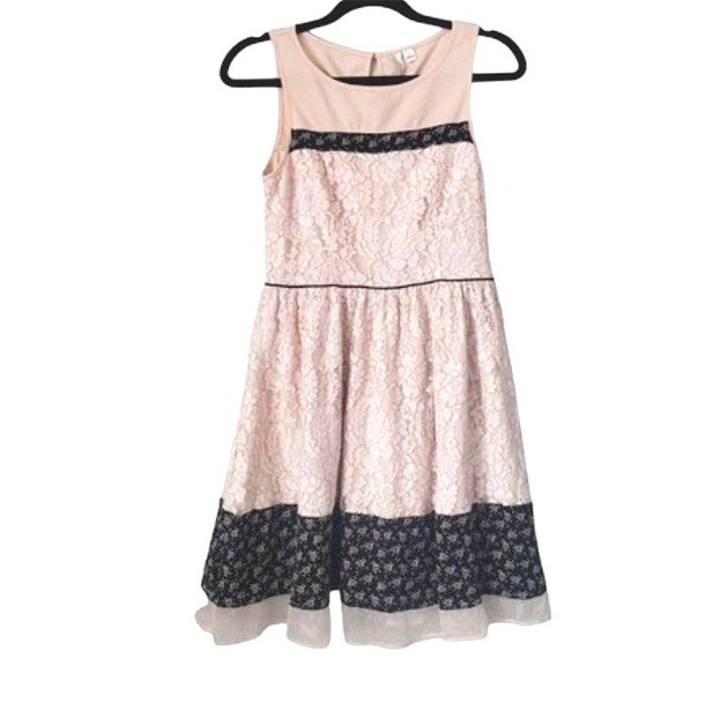 Lauren Conrad Dress Size‎ 6 Lace fit and flare Cream black floral